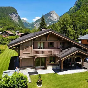 https://chalet-luxe-les-melezes.hotels-rhonealpes.com